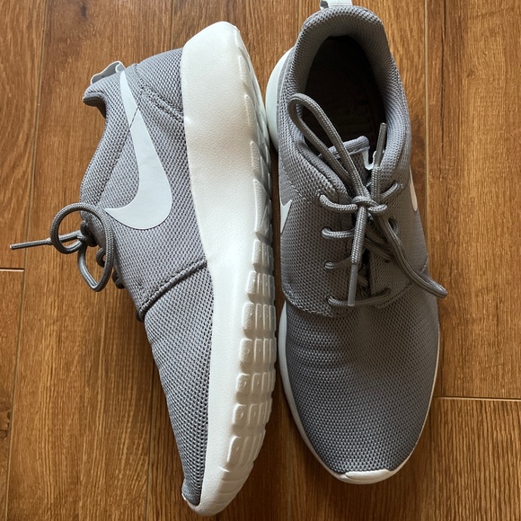 Nike roshe running shoes - Picture 1 of 5